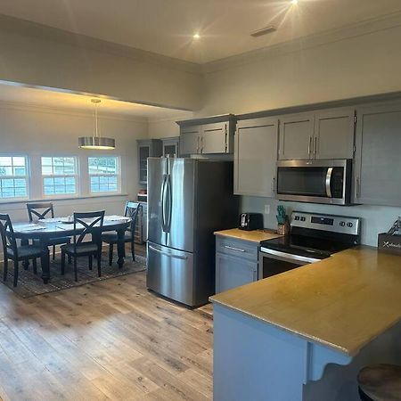 Local With A Side Of Cozy Apartment Enterprise Exterior photo