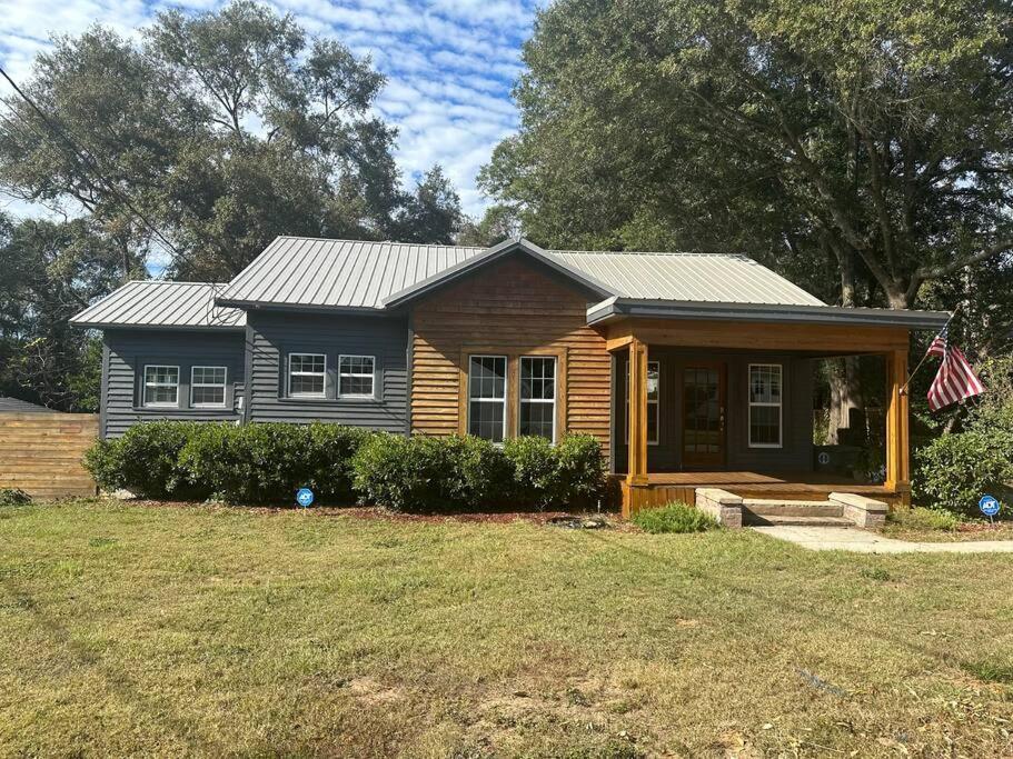 Local With A Side Of Cozy Apartment Enterprise Exterior photo