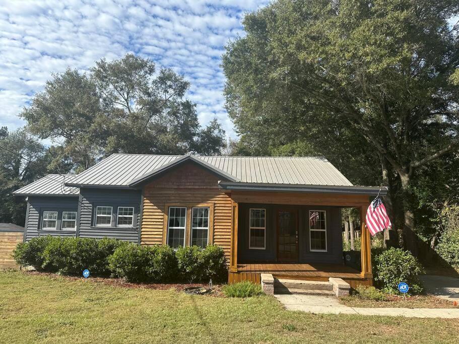 Local With A Side Of Cozy Apartment Enterprise Exterior photo